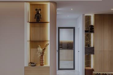 elegante  Vitrinenbeleuchtung in silber eloxiert